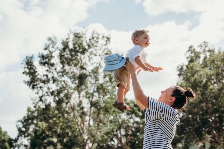 straight forward, uncoated, step by step tutorial to starting a mom blog the right way